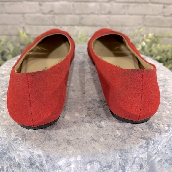 Massini Amelia Red Faux Suede Cross-Band Pointed Toe Comfort Flats WMS 8.5M❤️GUC - Picture 4 of 11